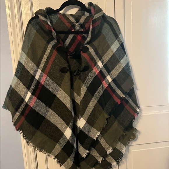 Super cuter trendy Plaid Poncho warm. So cute over any outfit! - Picture 3 of 11
